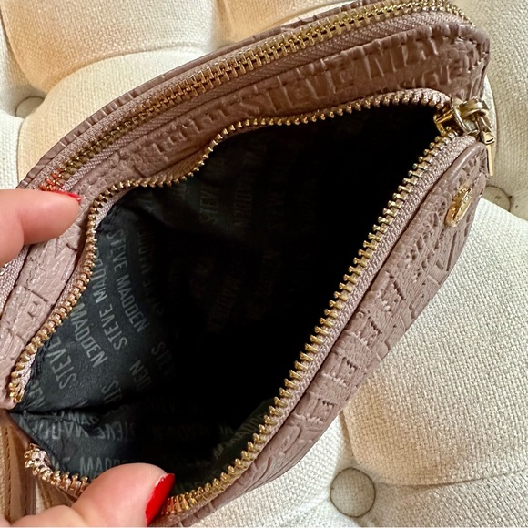 Steve Madden Wallet Wristlet - Picture 6 of 7